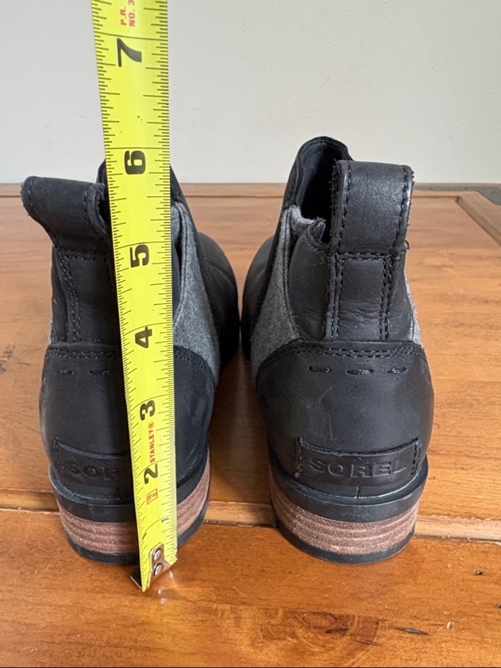 Sorel Emelie Black Chelsea Leather Boots with Gray Elastic Panel Size 7.5 - Picture 5 of 13